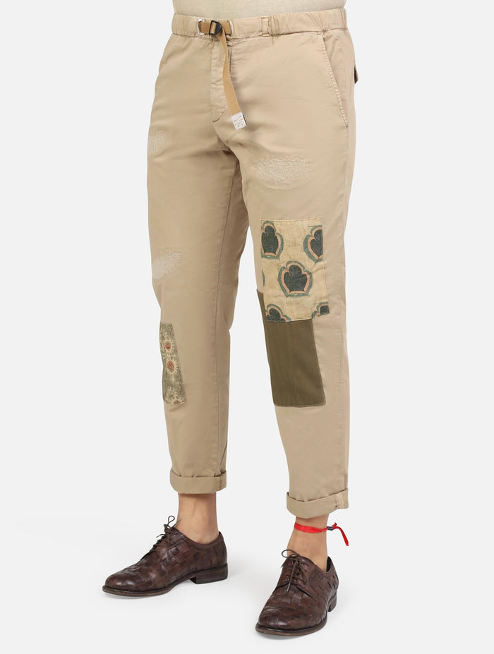 art. 25su66 83-l5: pantalaccio con tasche a taglio, vestibilità morbida; rotture ed abrasioni
