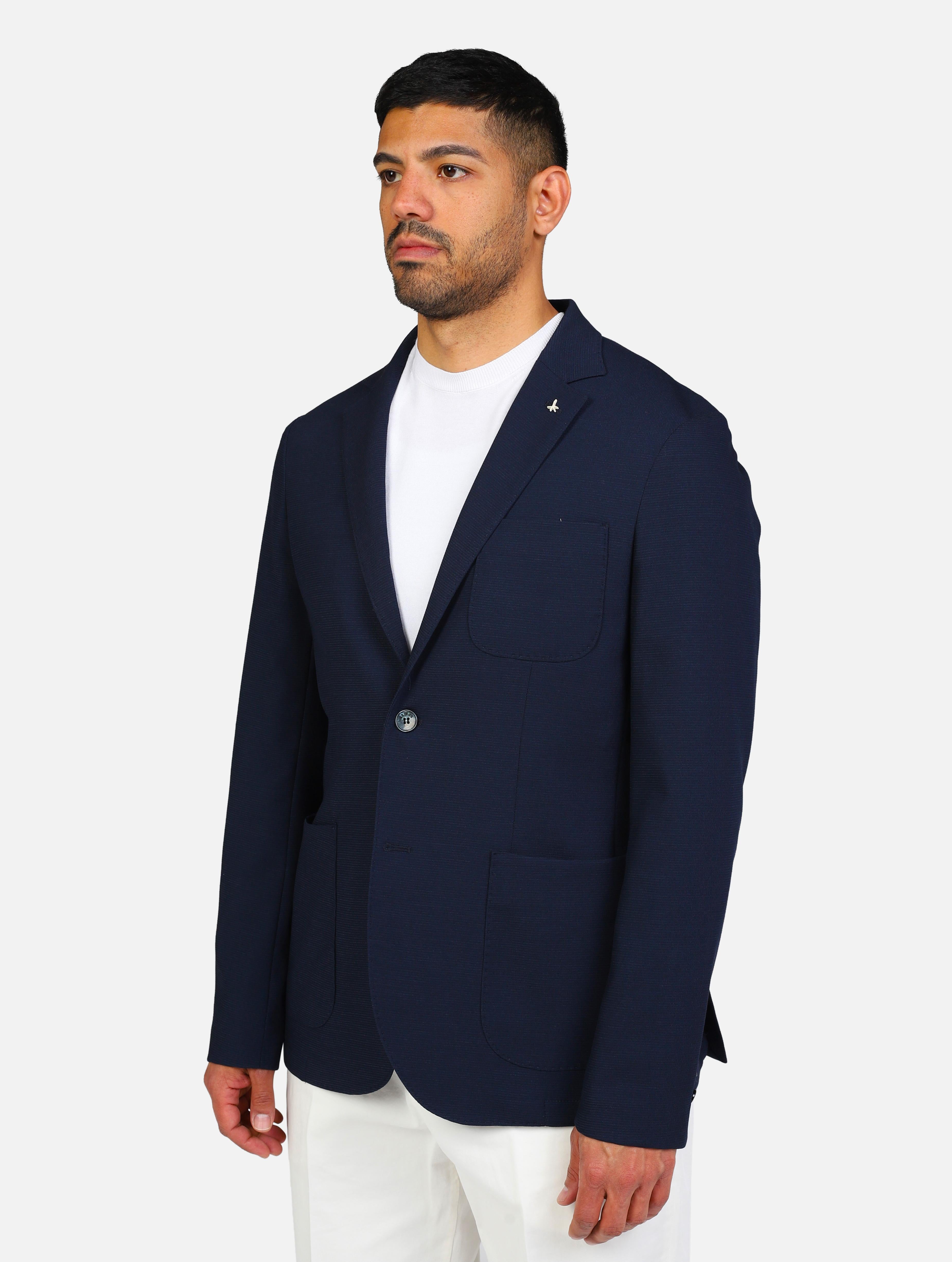 art. a302gege78jr019: giacca a due bottoni in jersey con taschino a toppa sul petto, maniche con polsini abbottonati, collo a revers, fondo spacchi