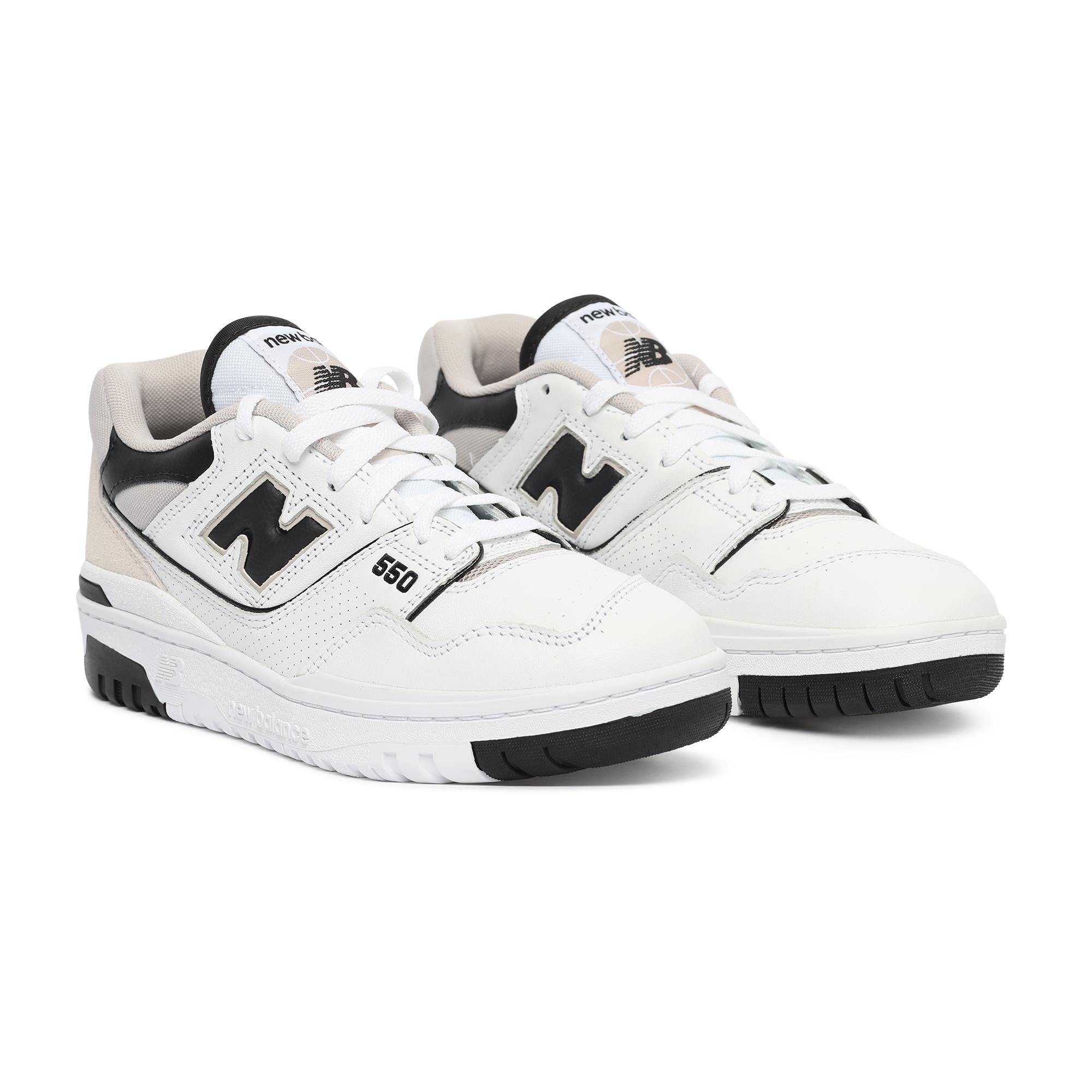 Le nuove sneakers 550 unisex che rendono omaggio all'originale tomaia in pelle, tessuto sintetico e mesh, chiusura con lacci e suola in gomma white black man  - 3