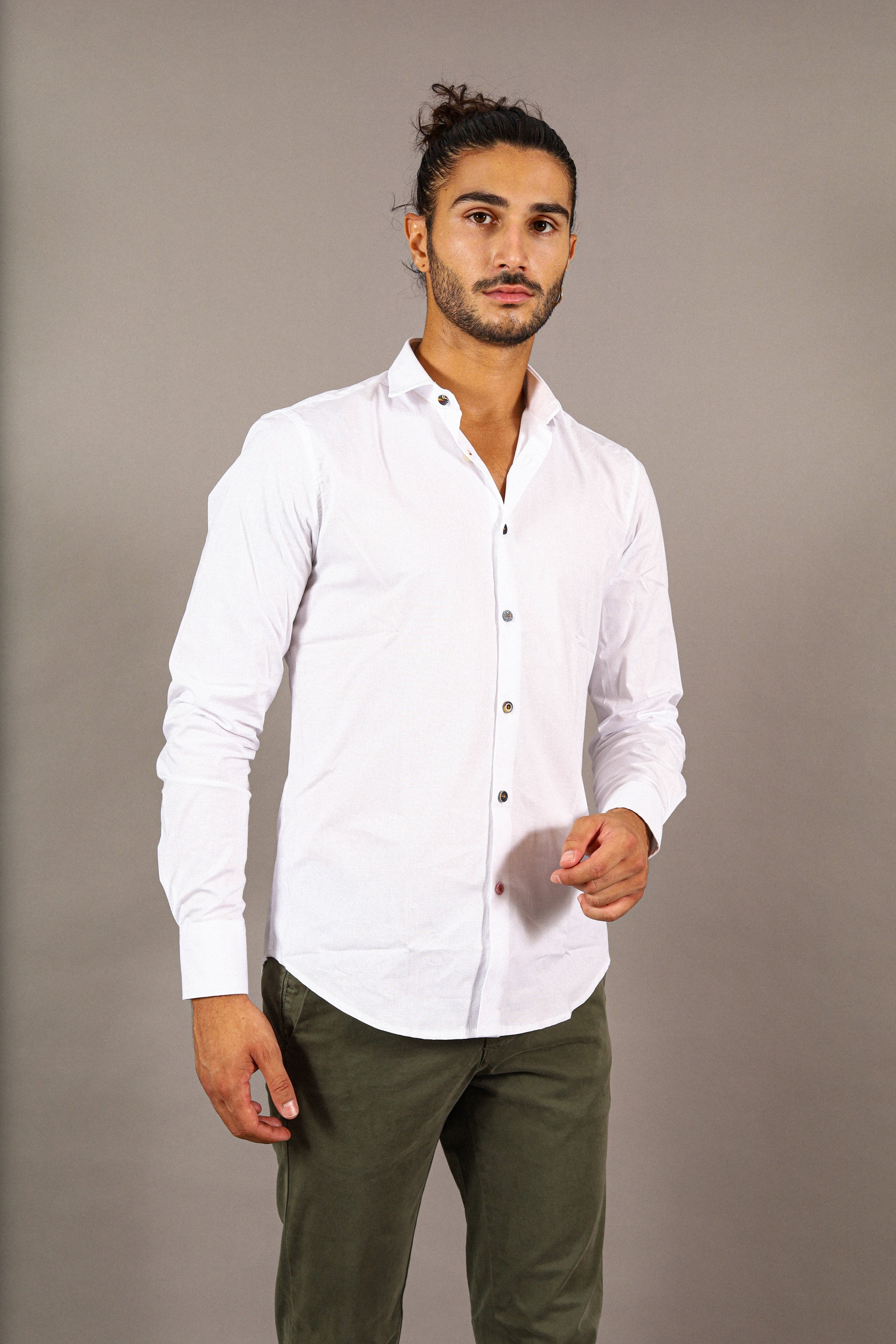 Camicia basica con bottoni diversi - GCM877BS01BIANCO