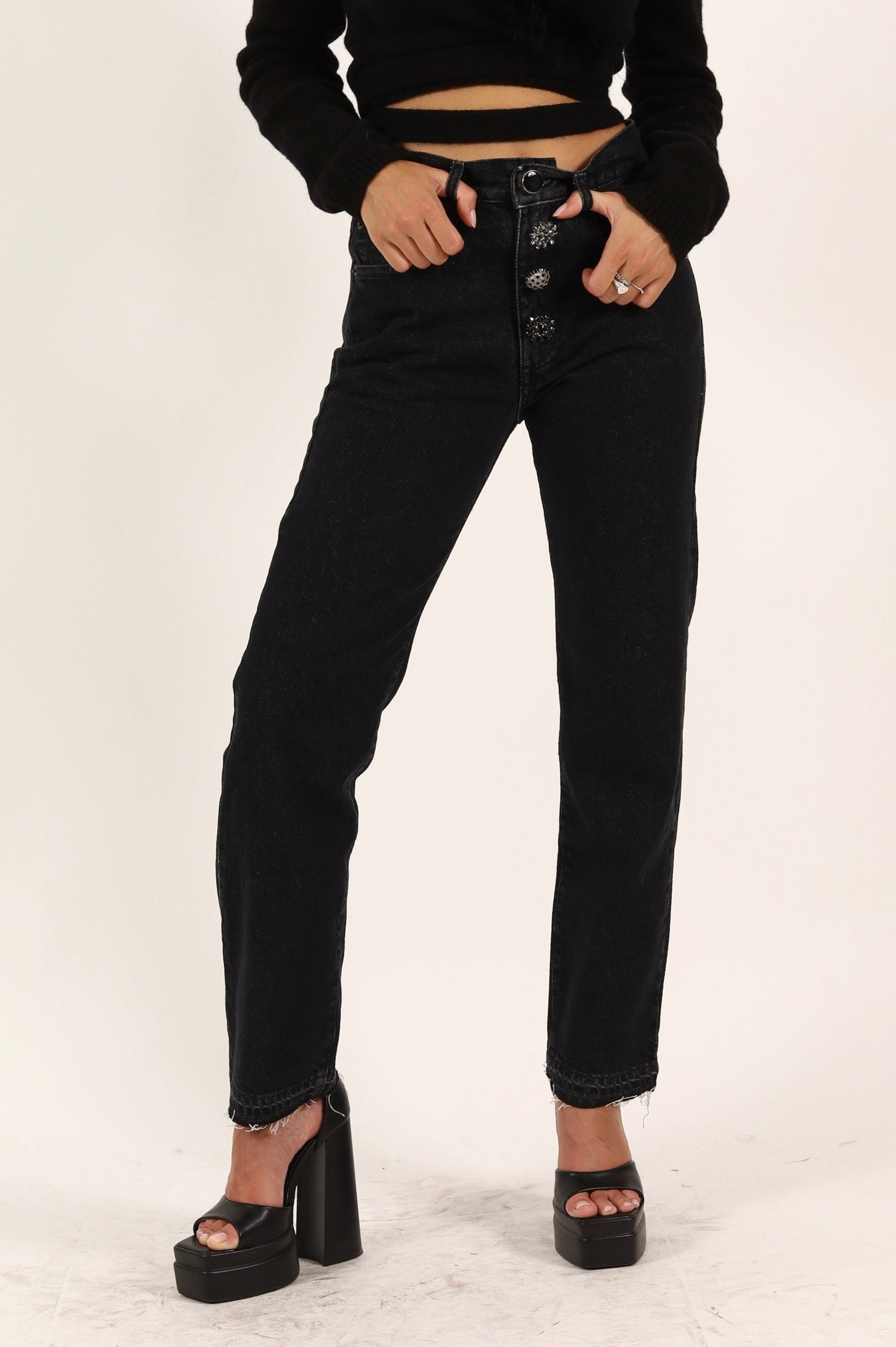 Pantalone jeans donna mod relaxed tinta unita chiusura a bottini swarovski diversi - DZ5077BLACK DENIM