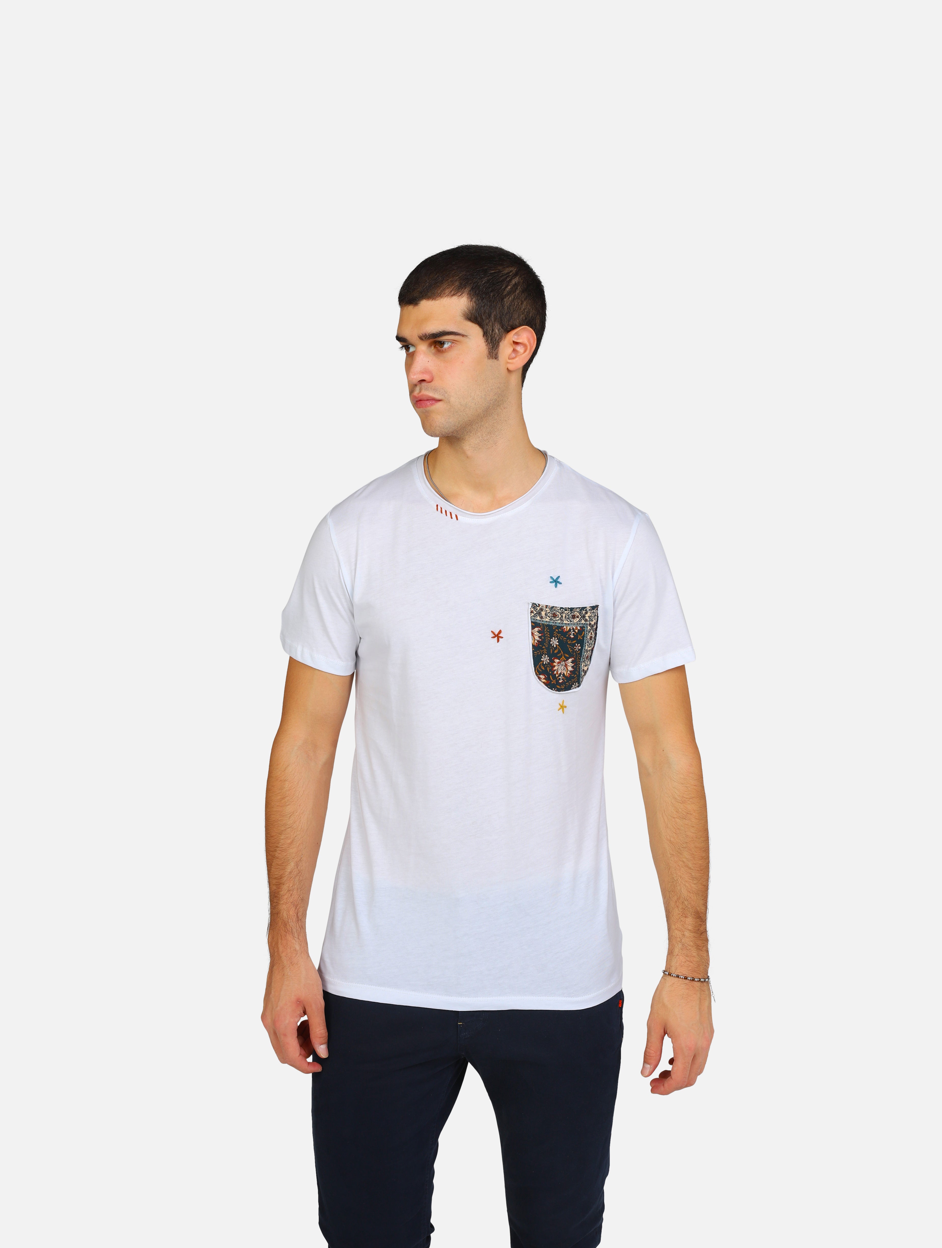 T-shirt con tasca fantasia bianco uomo 