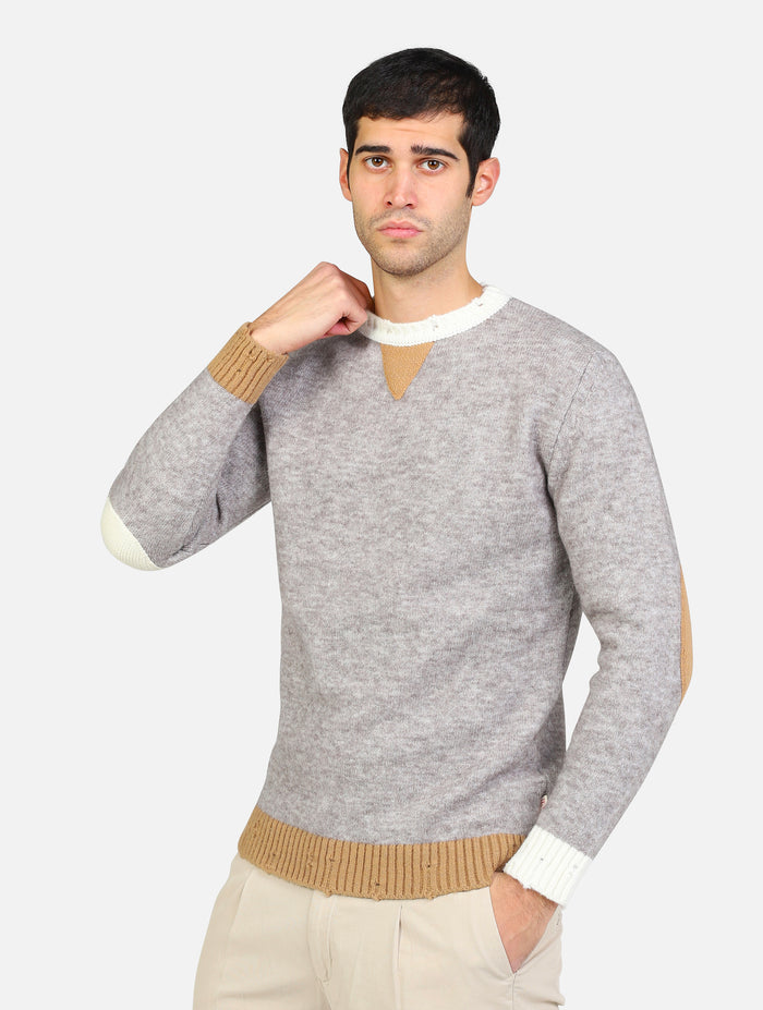 maglione girocollo con toppe