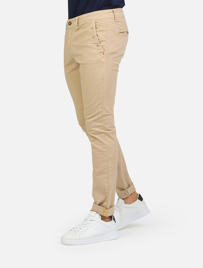 pantalone classico con tasche a taglio con ricami floreali e chiusura zip