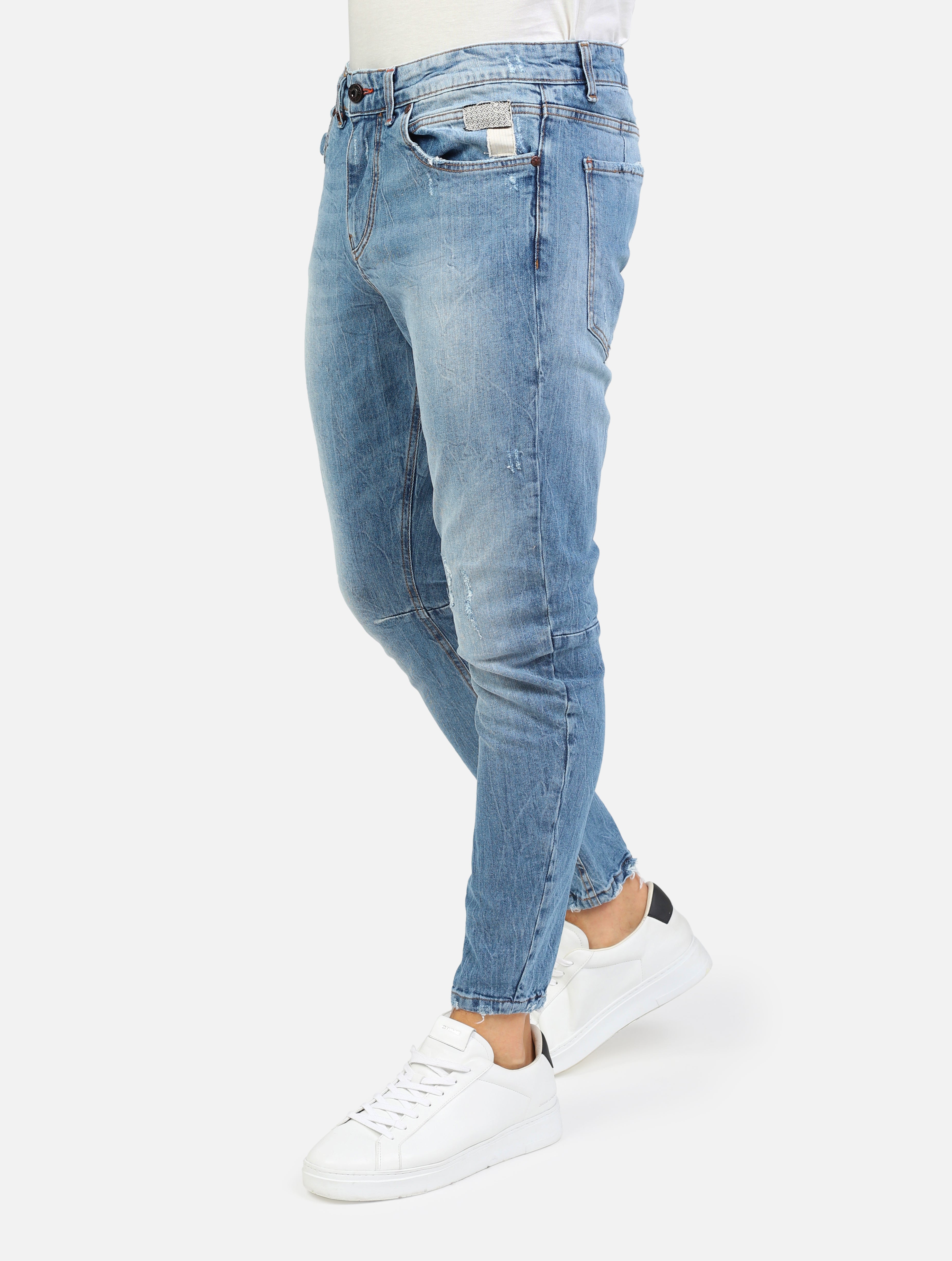 jeans leggermente elesticizzato con cuciture, abrasioni e rotture