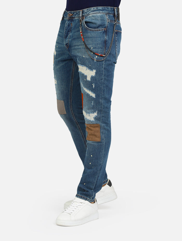 jeans bruce regular fit con strappi, abrasioni, cuciture e toppe, con catenina