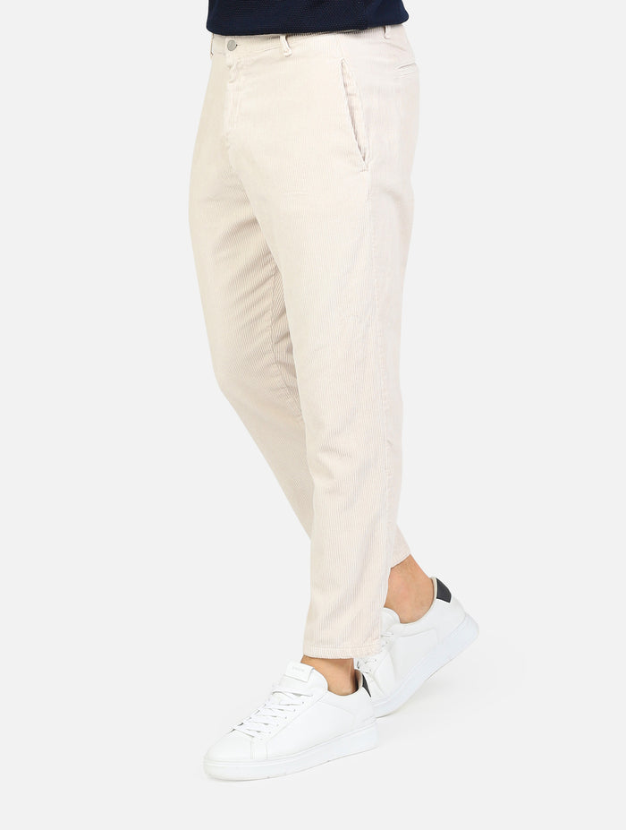 pantalone tapered fit tasca obliqua nella cucitura