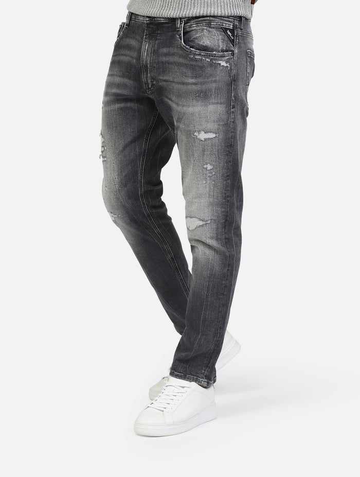 jeans nero con rottura slim tapered fit