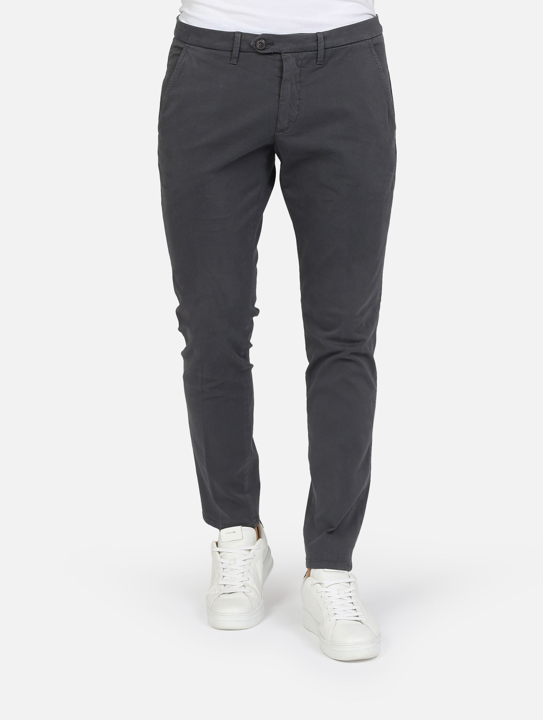 Pantalone basico tasca a taglio slim fit