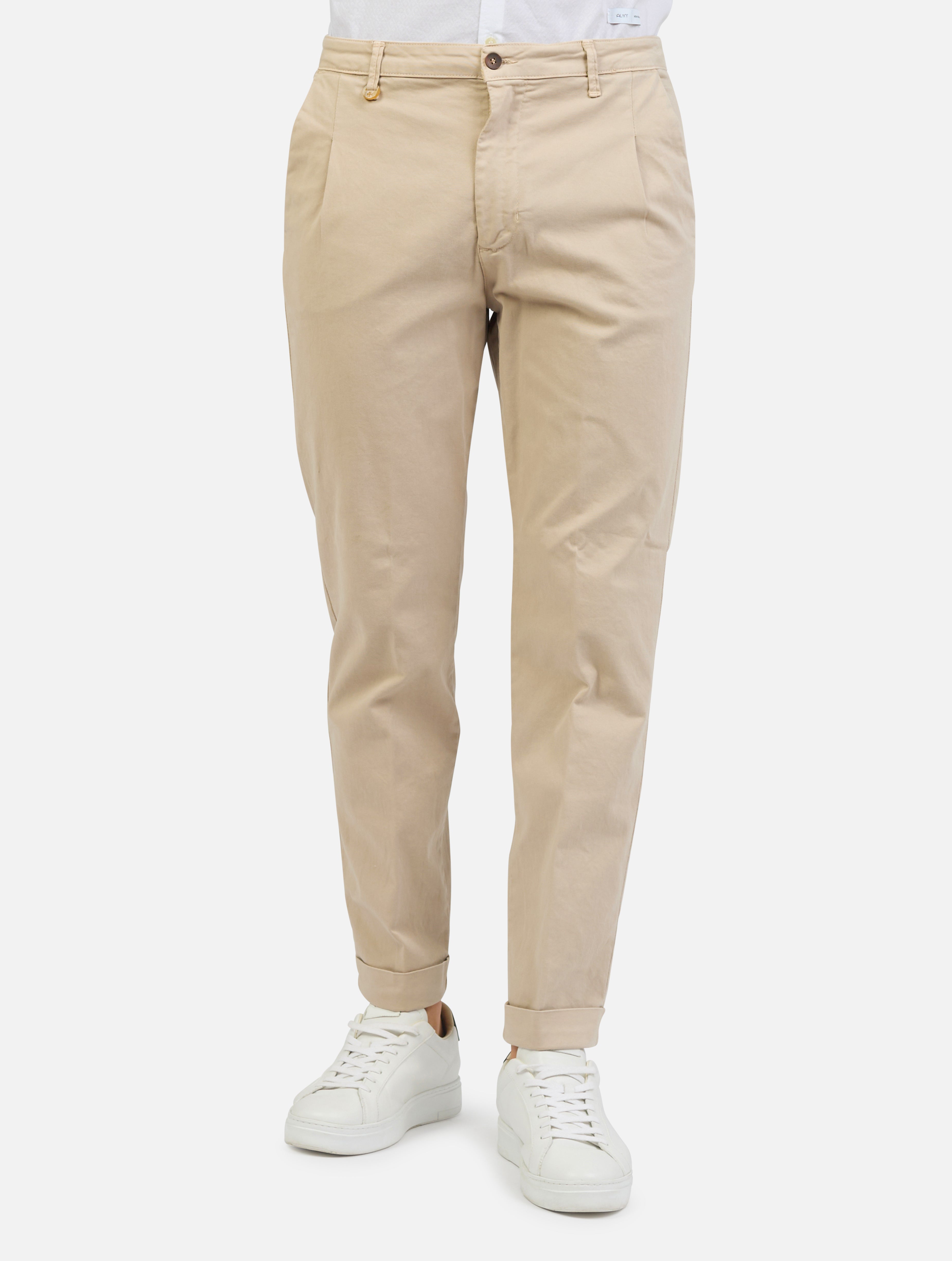 pantalone classico con le tasche a taglio