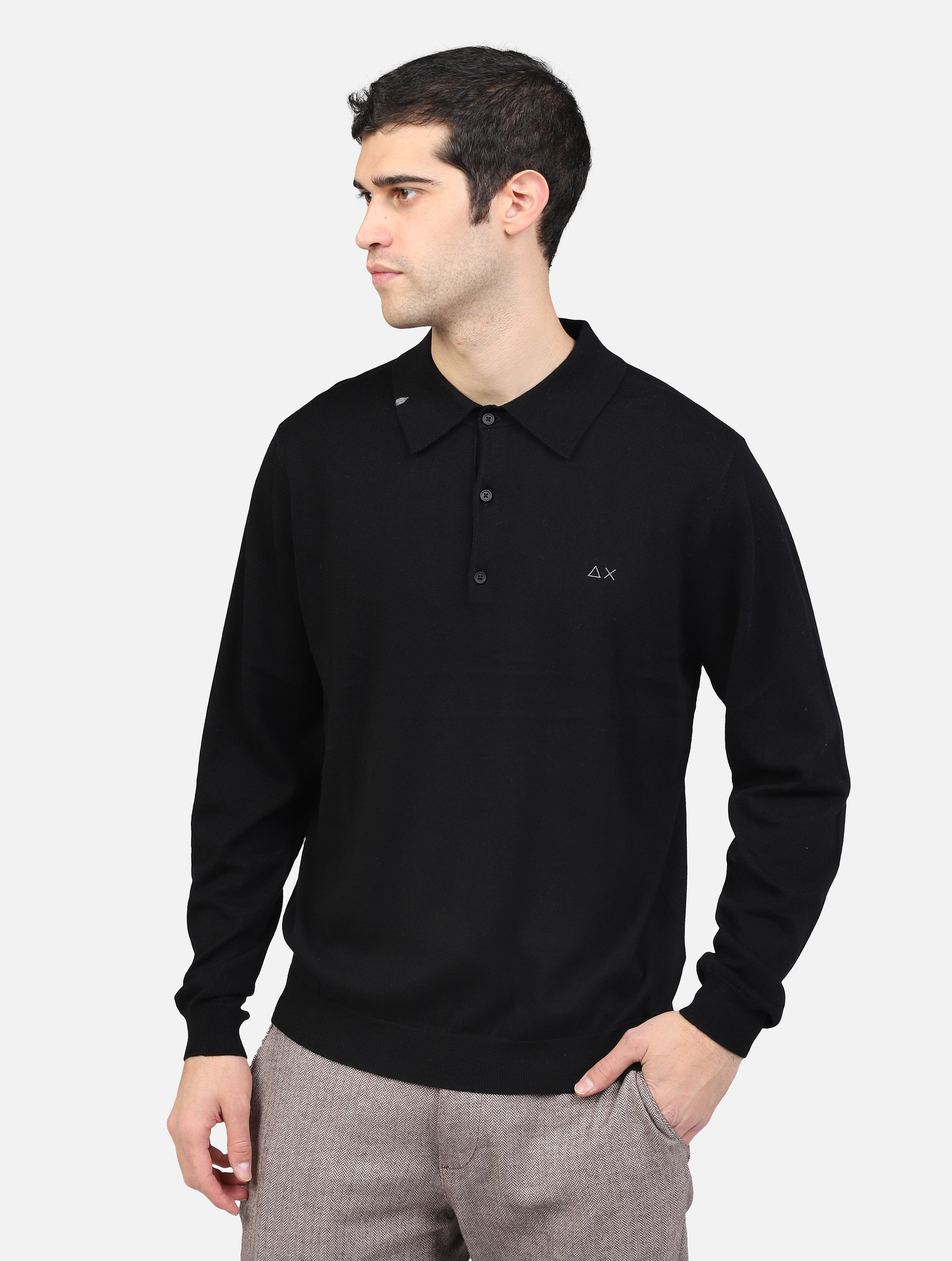 polo con logo cucito