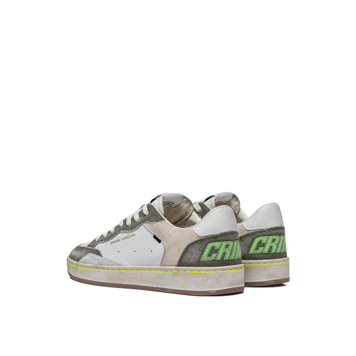 sneaker realizzata con materiali di alta qualità made in italy<BR/>tomaia in pelle bianca, dettagli in suede grigio chiaro<BR/>talloncino in pelle bi