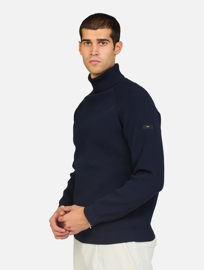 maglia a collo alto con logo gommato sulla manica