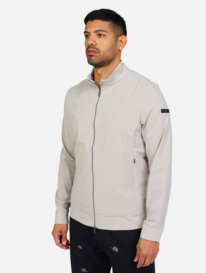 art. cg-ruiz ultra-ss25: giacchetto collo alto, maniche lunghe con polsini elasticizzati, chiusura zip, tasche frontali zip, patch logo sulla manica