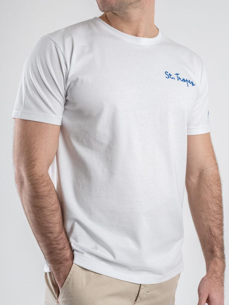 art. a1063: t-shirt girocollo con ricamo catenella lato cuore st tropez e stampa retro st tropez; regular fit