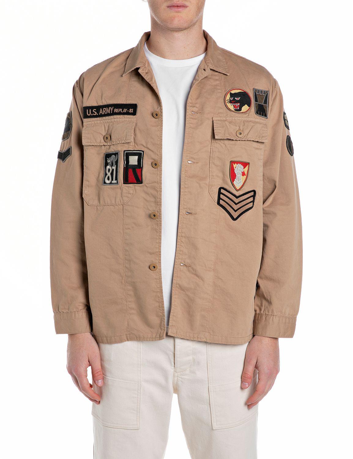art. m8445a: giubbotto con patch, chiusura a bottoni e tasche anteriori grandi con chiusura a bottoni