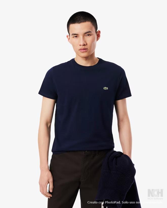 T-shirt con logo lacoste realizzata in cotone di alta qualità, coltivato in perù, particolarmente fine, leggero, resistente e con una leggera lucent blu uomo 