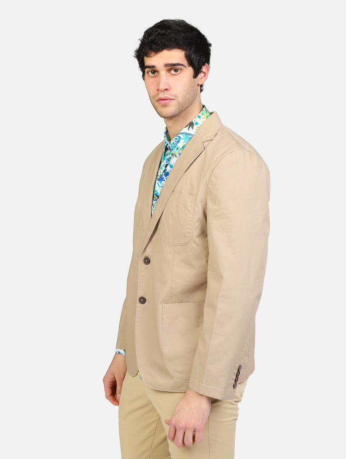 art. 16096399: giacca monopetto con chiusura a due bottoni, due tasche anteriori e taschino; regular fit