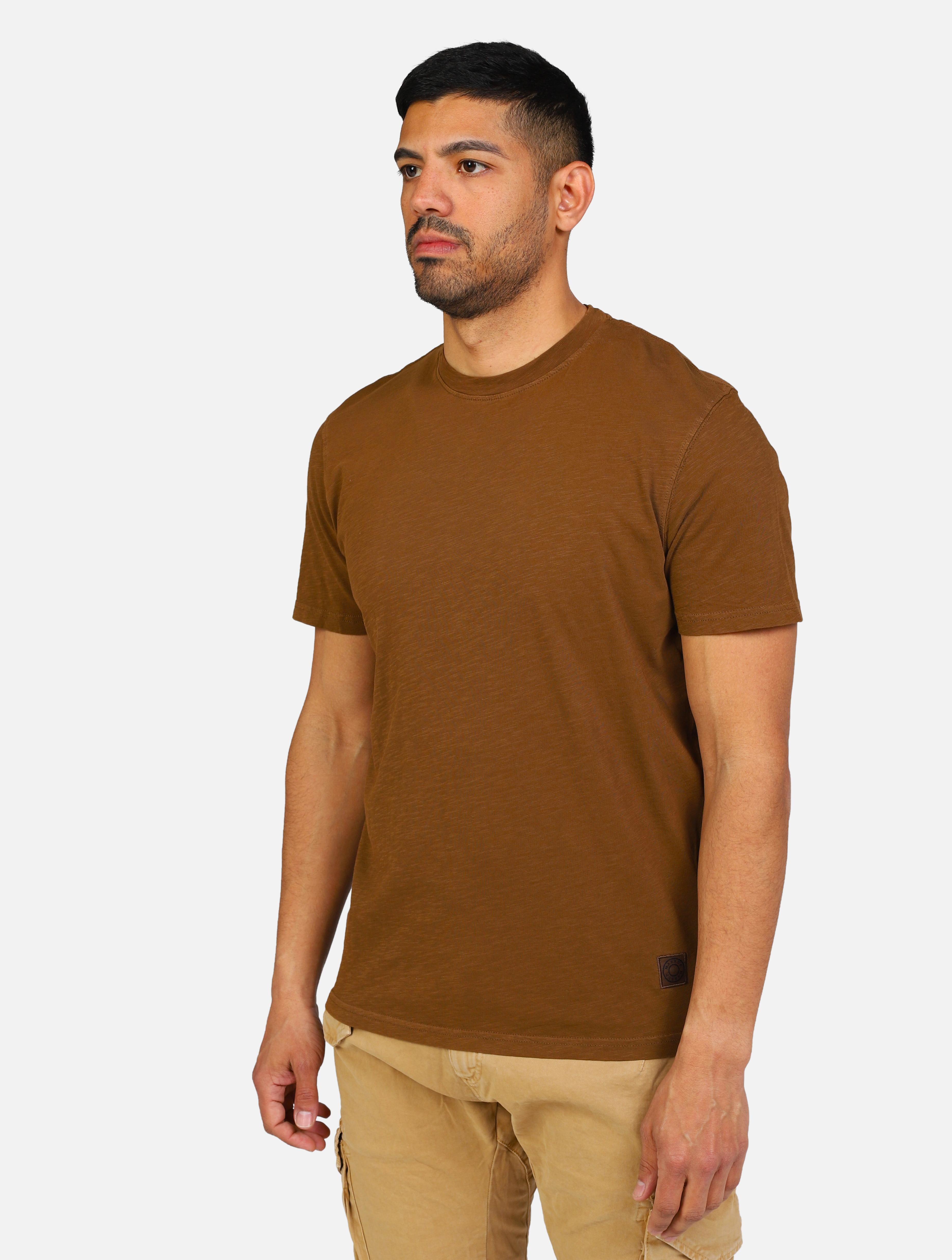 Art mk11011: t-shirt manica corta fiammato girocollo con logo posto nella parte inferiore a contrasto colore tabacco uomo 