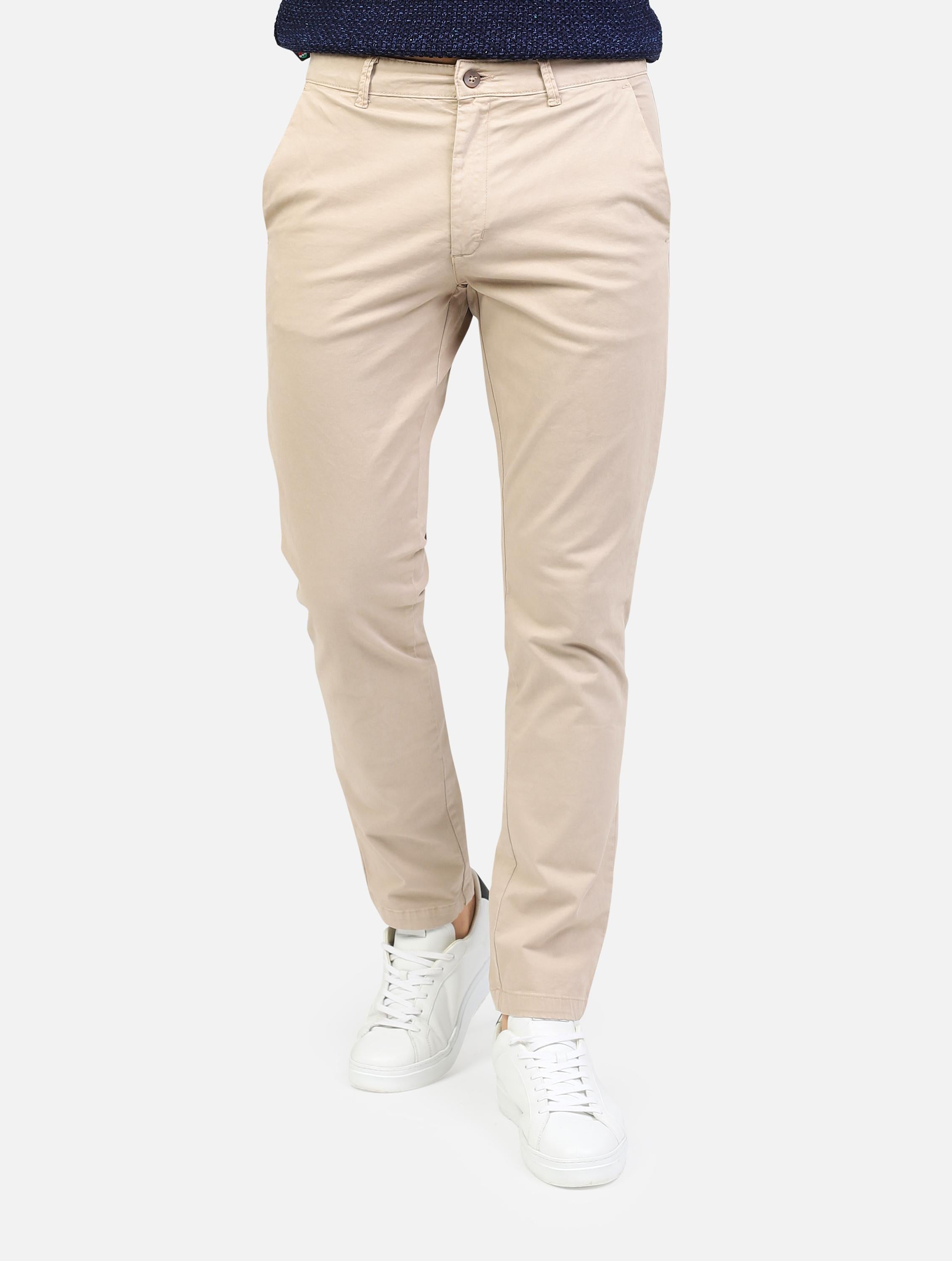 pantalone chino con tasche a taglio con vestibilità normale