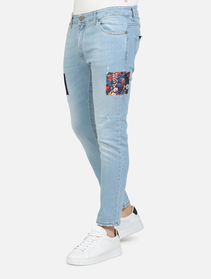 art. jtkbz: jeans tokyo con toppe ed abrasioni