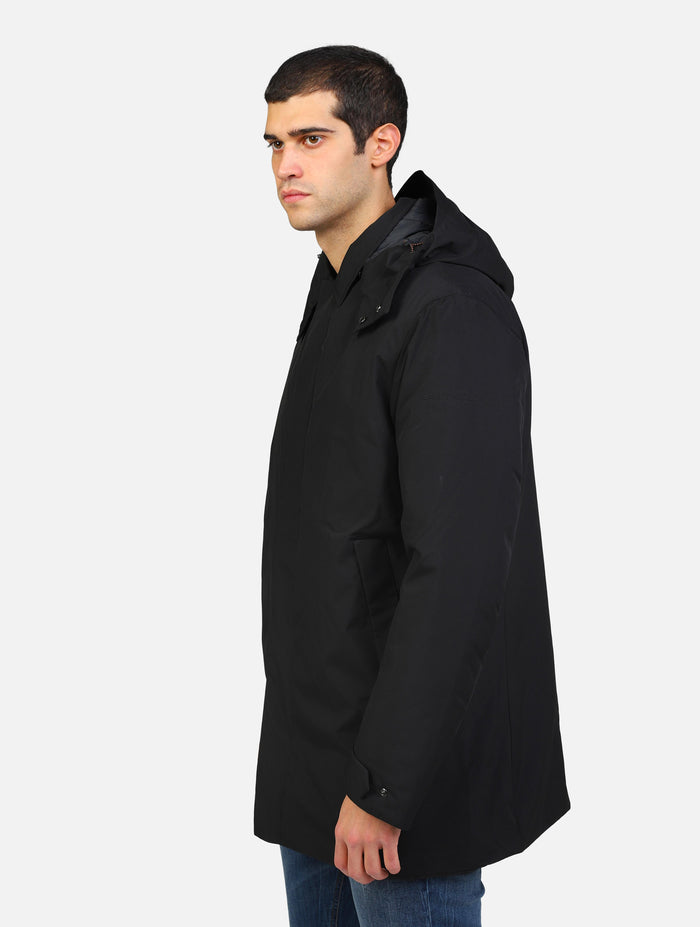 cappotto con cappuccio, doppia chiusura clip e zip e tasche con chiusura a zip