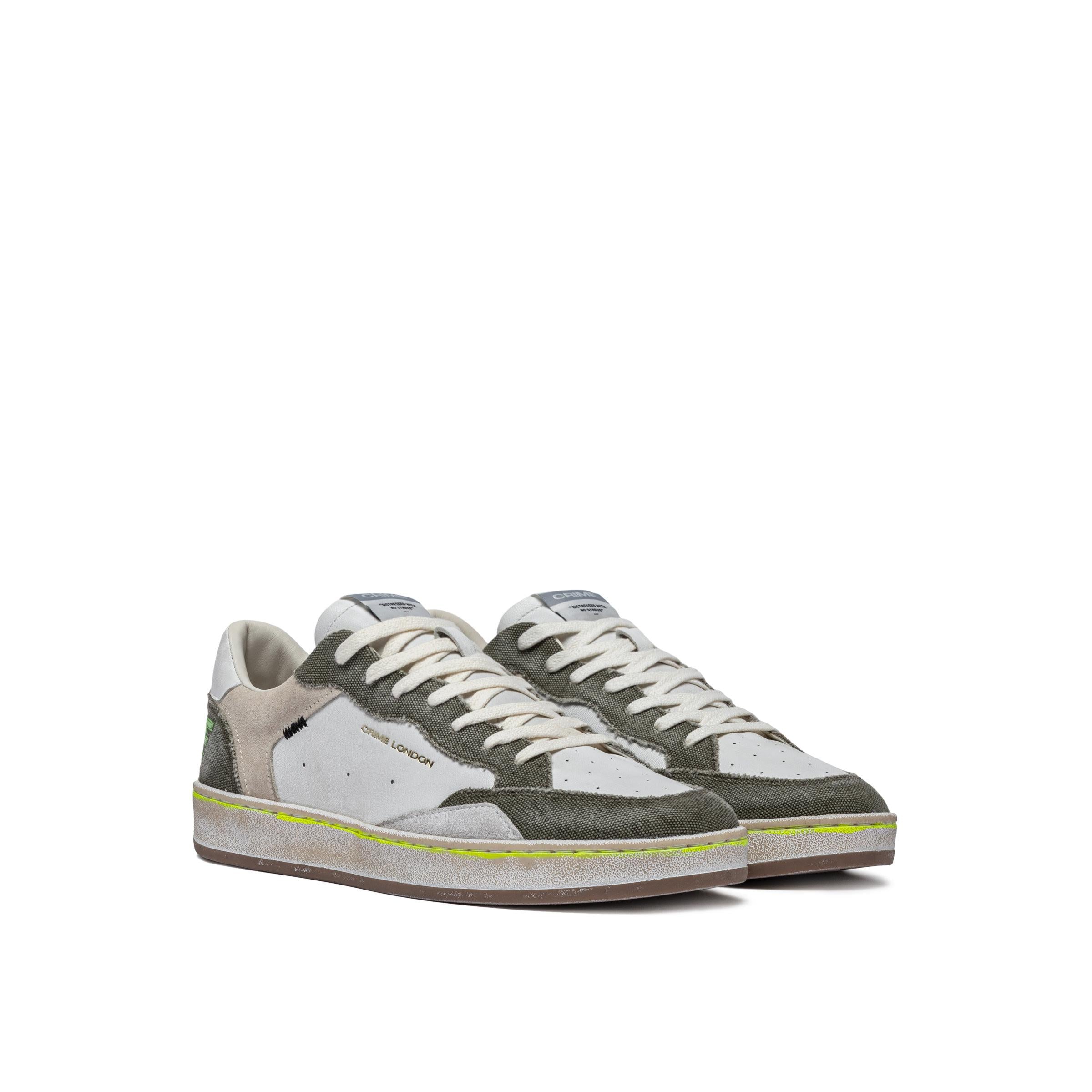 Sneaker realizzata con materiali di alta qualità made in italy<br->tomaia in pelle bianca, dettagli in suede grigio chiaro<br->talloncino in pelle bi bianco uomo 