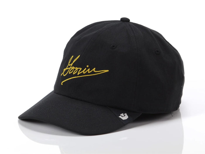 cappellino con visiera e ricamo