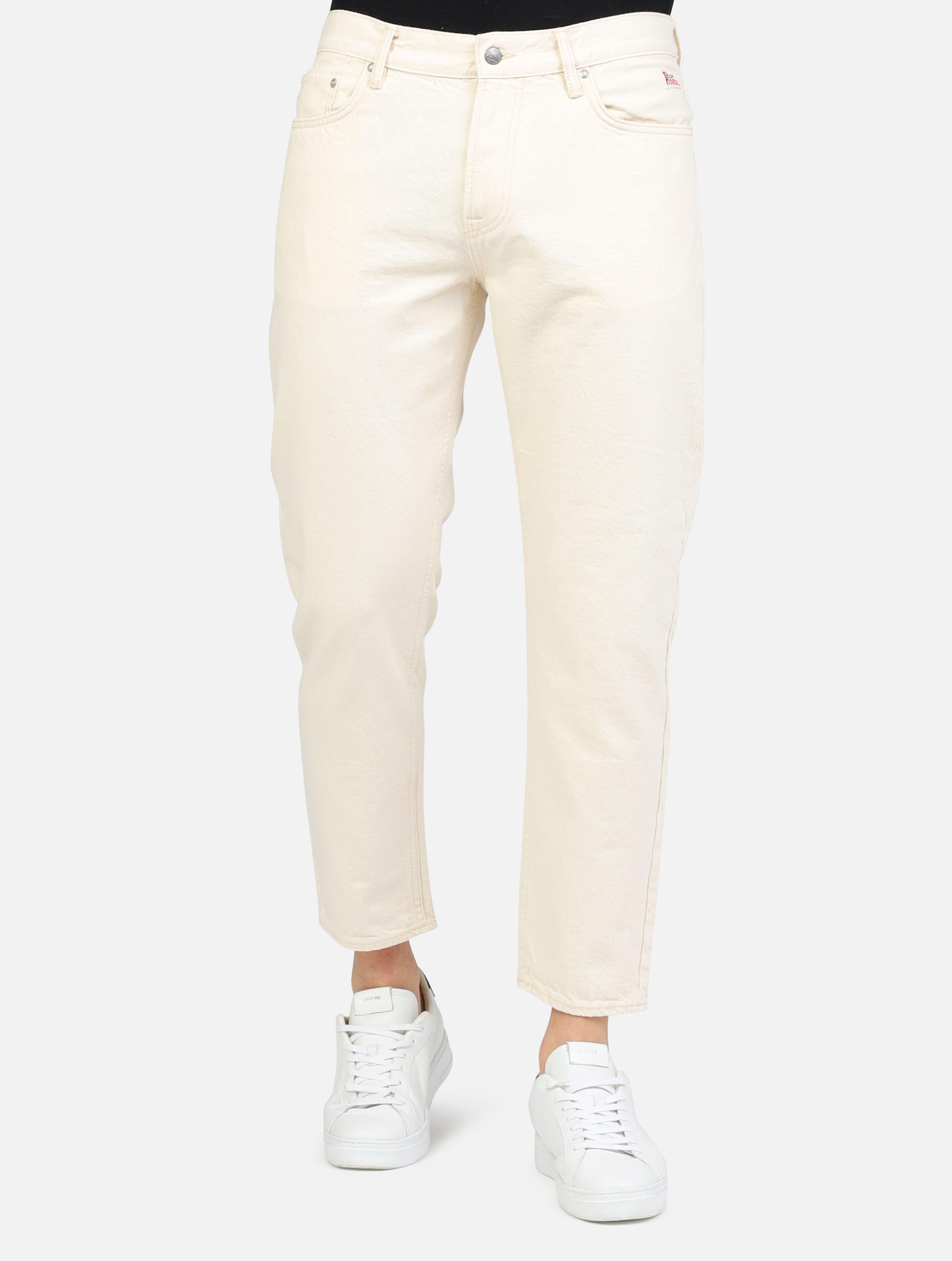 art. rsc002p4550111: jeans vita media carrot fit, chiusura con bottone e zip, due tasche sul fronte e due tasche sul retro logate
