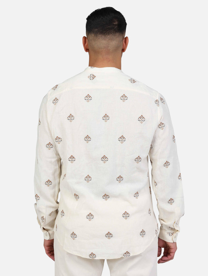 camicia collo coreana con fantasie cucite