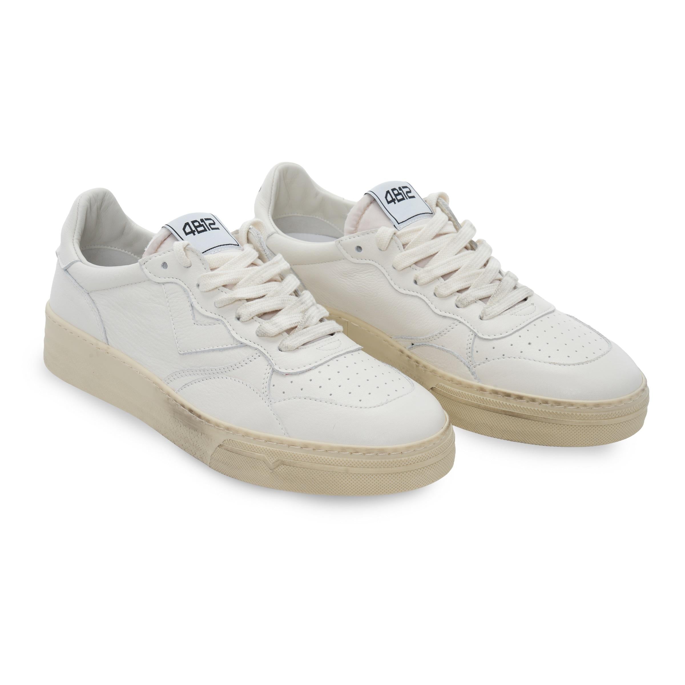 Il marchio 4B12 offre una nuova interpretazione della classica sneaker.