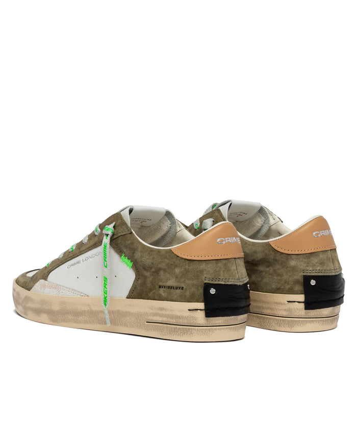 MOCHA CLAY sneaker realizzata con materiali di alta qualità made in italy<BR/>tomaia in pelle bianca, dettagli in suede grigio chiaro<BR/>talloncino