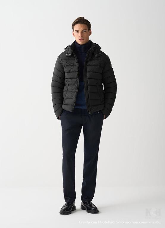 Piumino con cappuccio nero uomo 