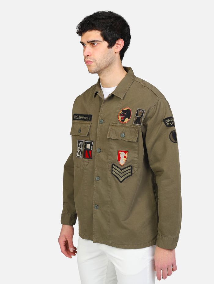 art. m8445a: giubbotto con patch, chiusura a bottoni e tasche anteriori grandi con chiusura a bottoni