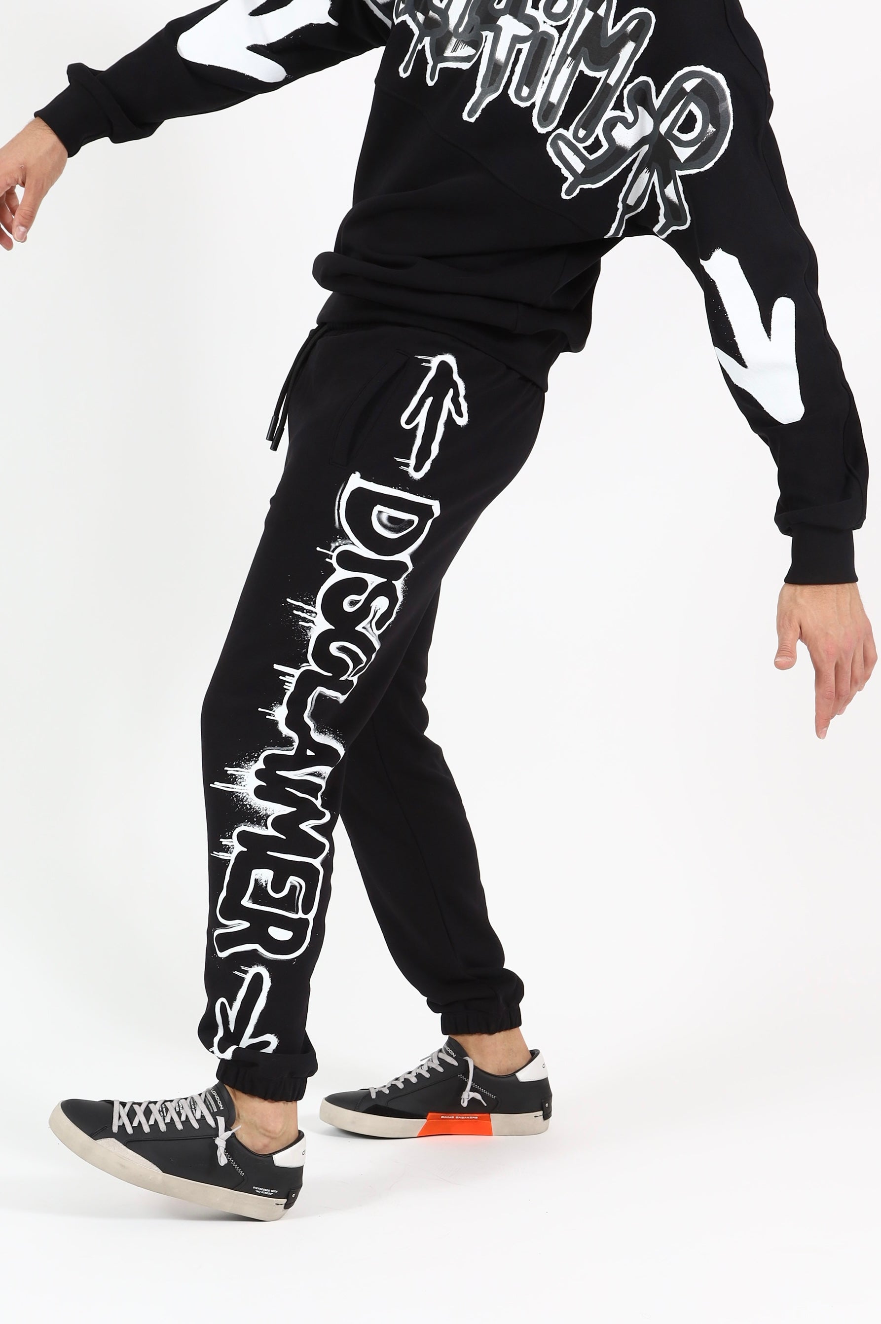 Pantaloni in felpa con logo stampato in bianco sulla gamba sinistra -  nero man  - 3