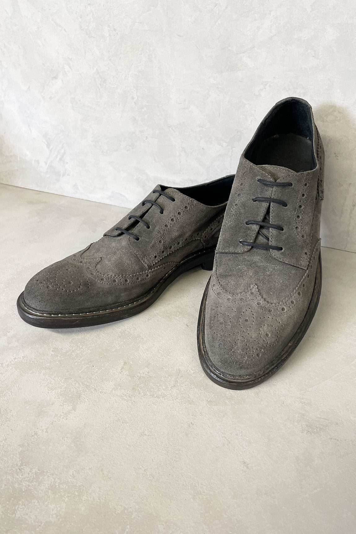 English lace-up shoes for men with dovetail. HND 17 M681-32/BLACKBOARD