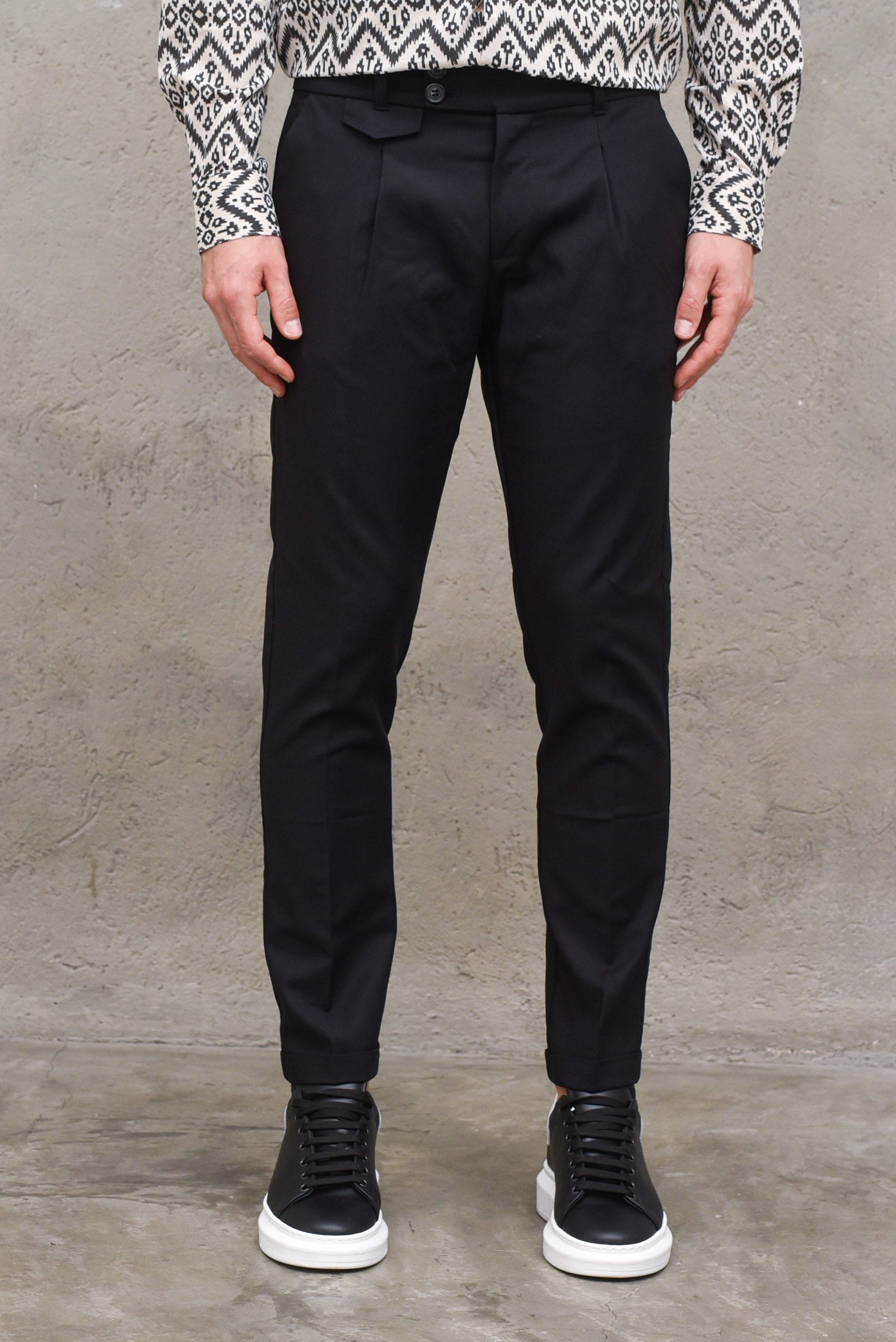 Man chinos trousers with pocket and  pleats  black man  - 3