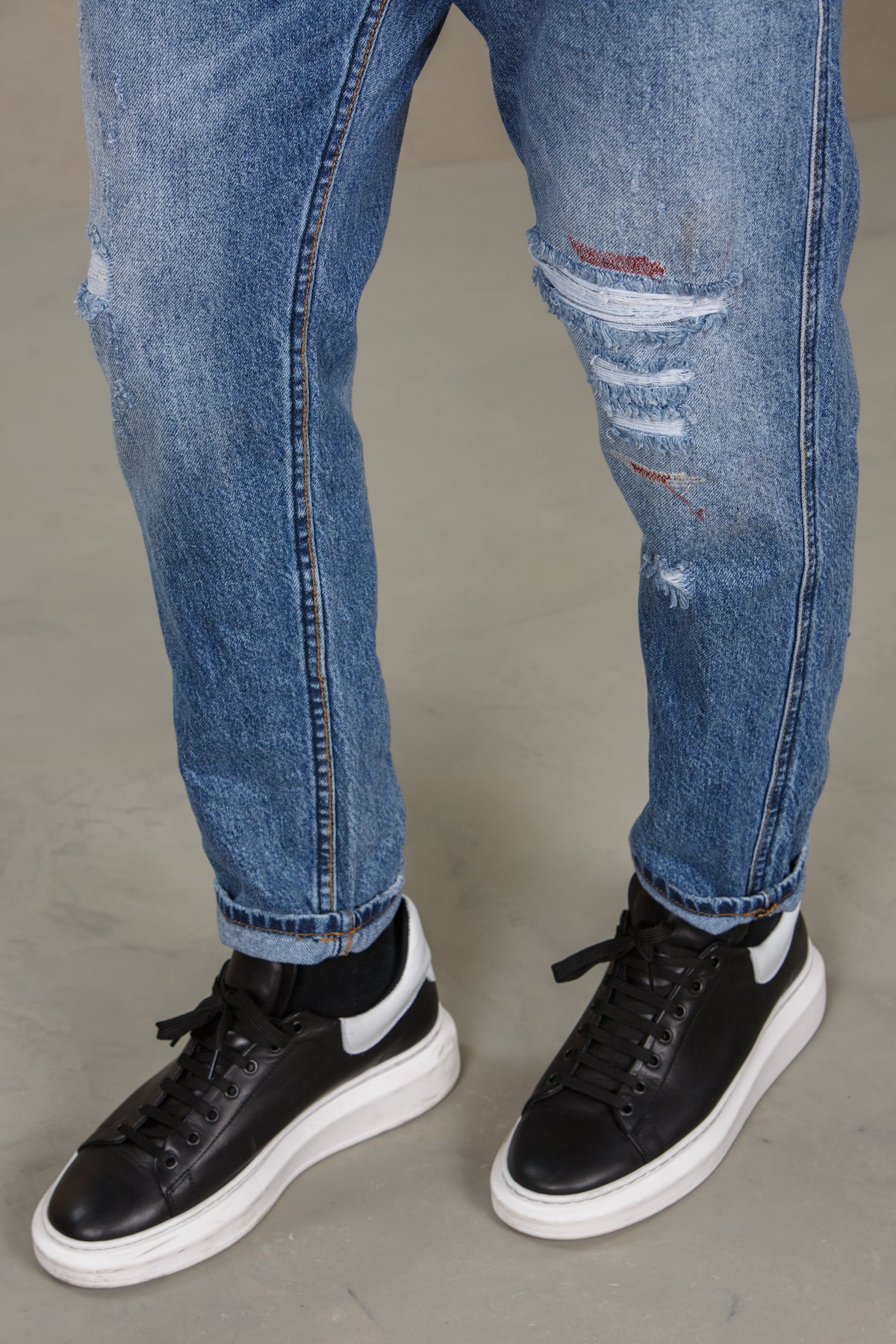 Pantalone jeans   con strappetti,  denim uomo  - 2