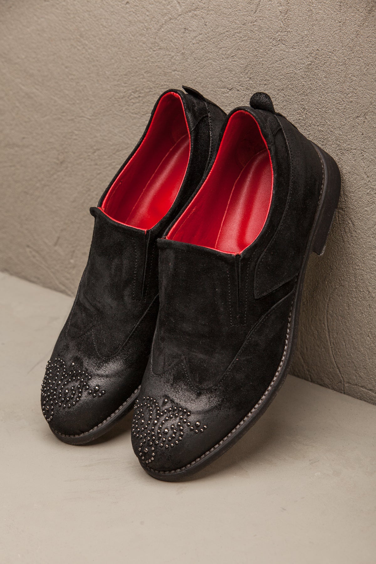 Suede shoe with leather bottom studs - SC130NERO